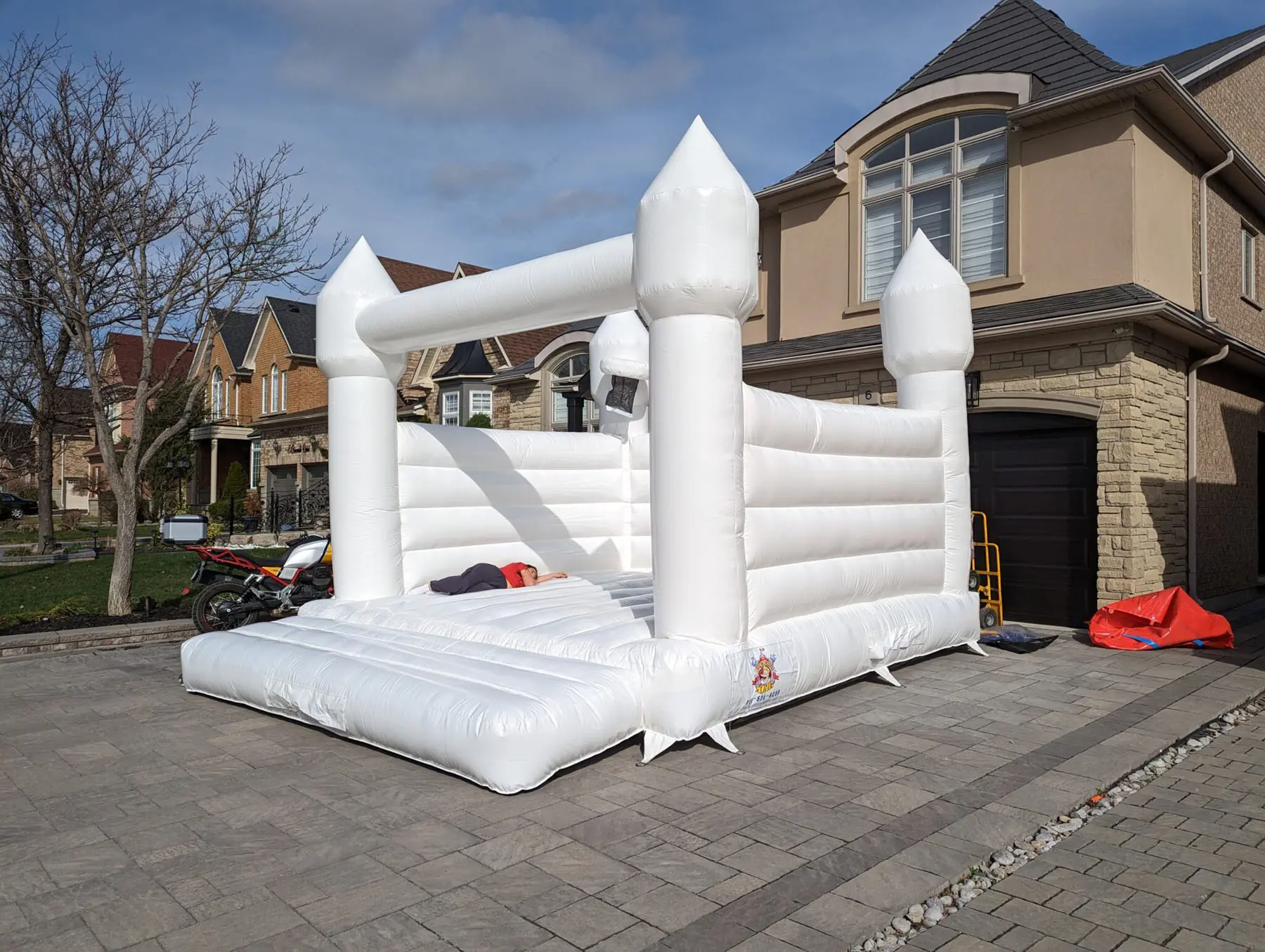 Pure White Bouncy Castle (Adults too) — view 3